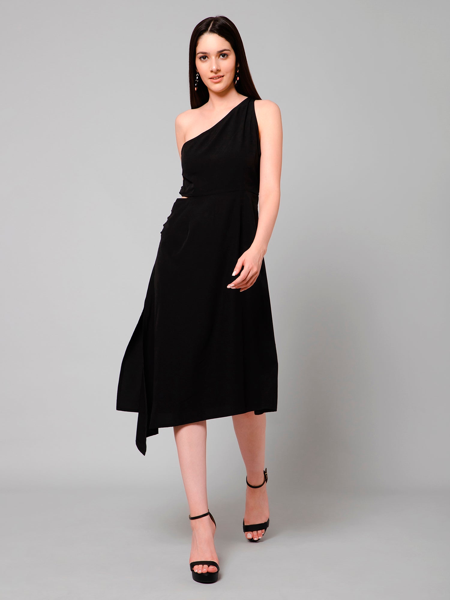 One side outlet cut dress